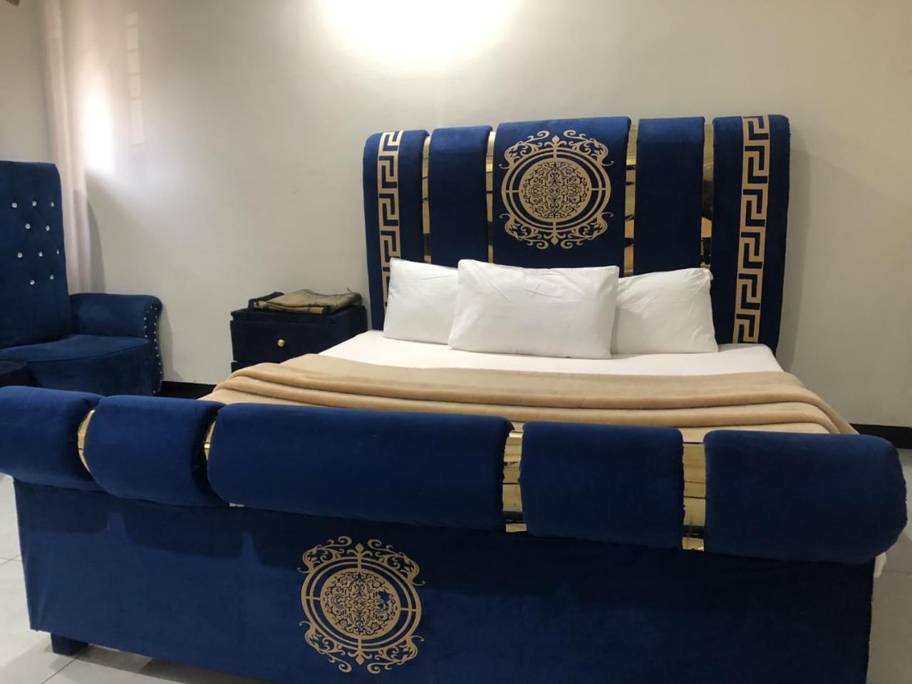 Hotel Islamabad Crown ラーワルピンディー エクステリア 写真
